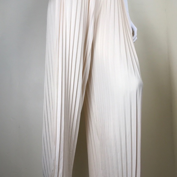 *RESTOCKED* “Bianca” Cream Pleated Wide Leg Pants - Picture 3 of 3